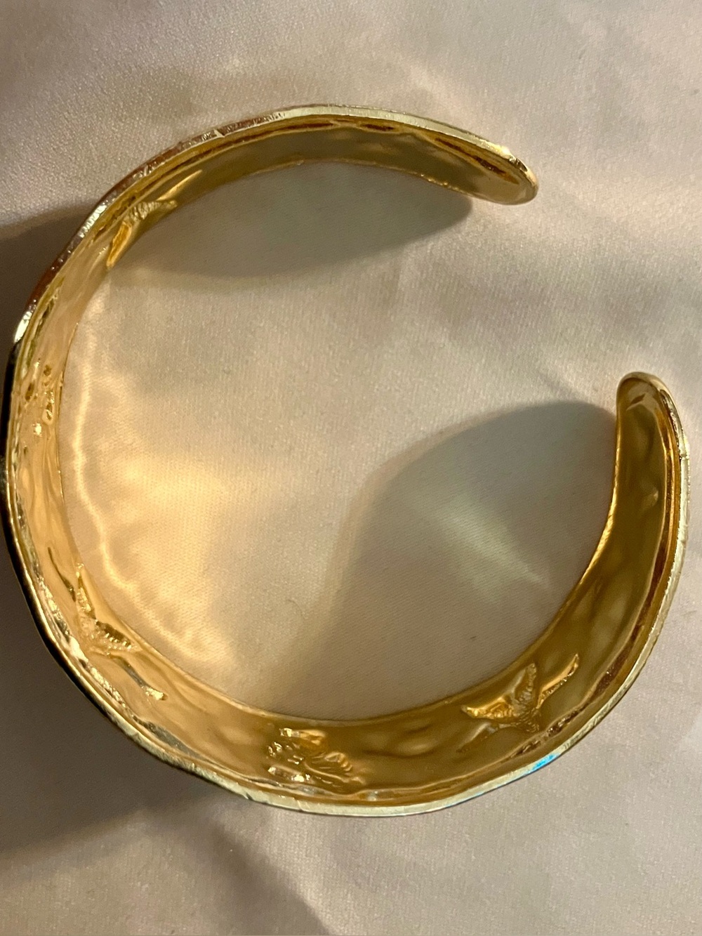 Gold Starfish and Seashell Accent Cuff with Pearlescent Inlay - Picture 4 of 6